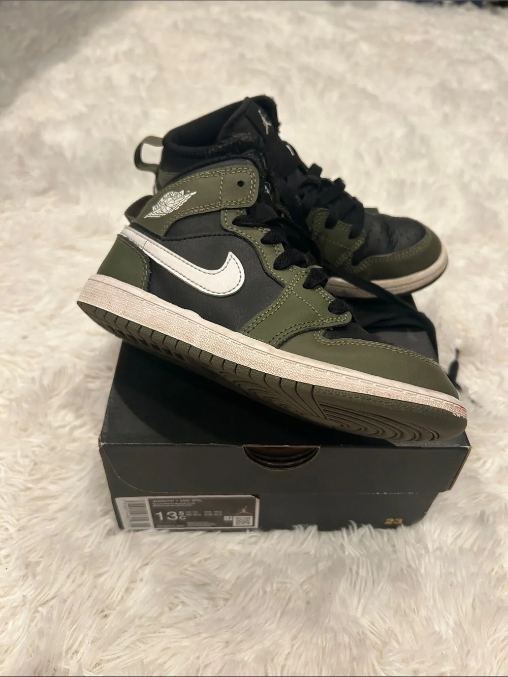 Nike Jordan 1 Mid (PS) kids sneakers in Olive Green, Black & White